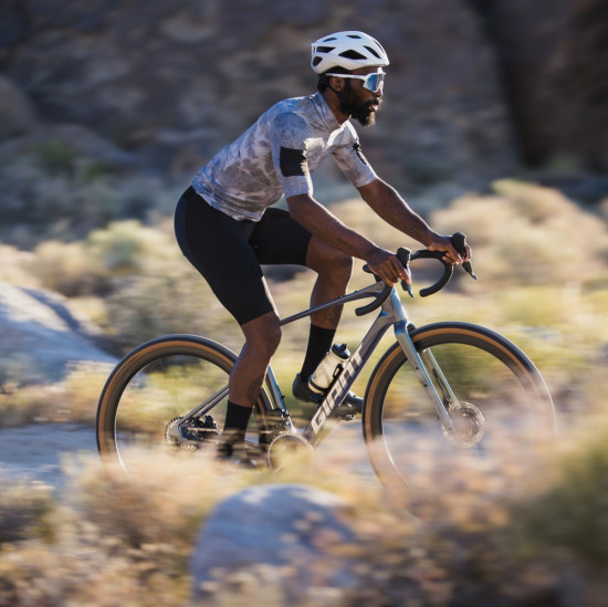 De nieuwe Giant Revolt gravelbike | Lichter en sneller?>