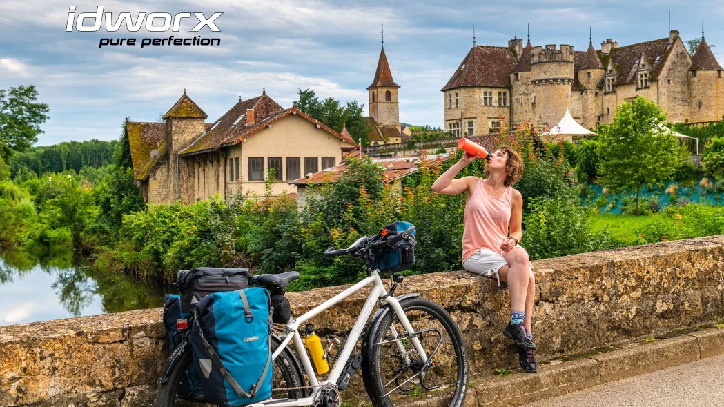 Dame op fietsvakantie met Idworx fiets in Duitsland