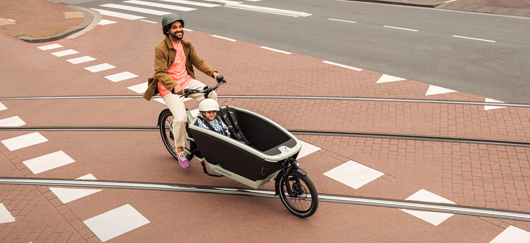 Trek FX+ 2 man op fiets in natuur