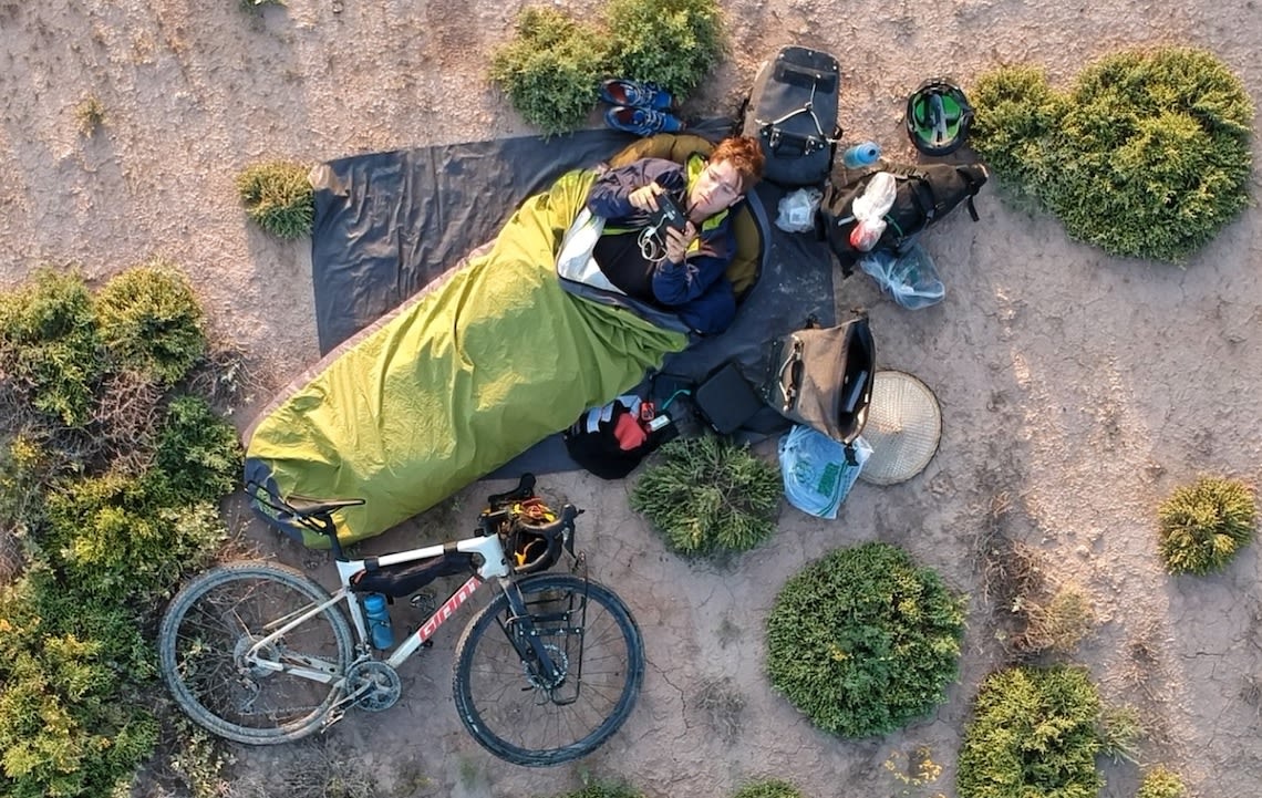 Josh Reid op Giant Revolt bikepacking alle benodigdheden